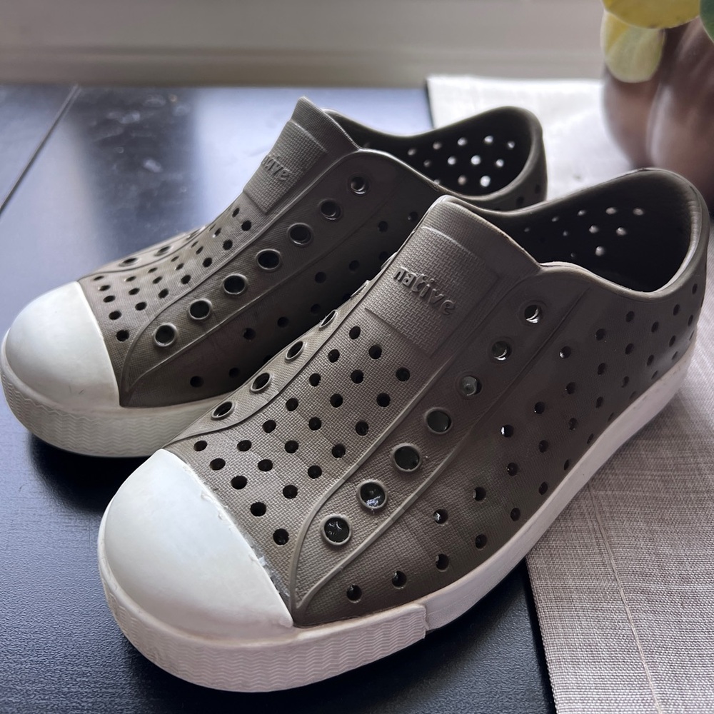 native Jefferson size 12 - good used condition:)